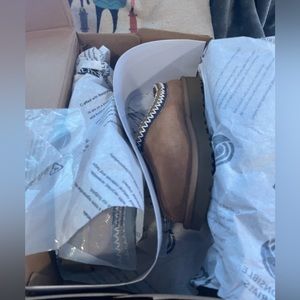 New with box Tasman Uggs Women’s size 5